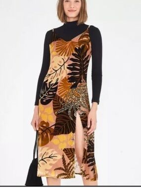 NWT Farm Rio Golden Leaves Velvet Midi Dress. size M